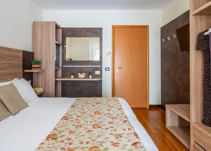 Hotel Rondinella E Viola 3*