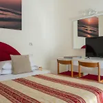Otel Rondinella E Viola
