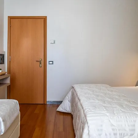 Rondinella E Viola Hotel Rimini