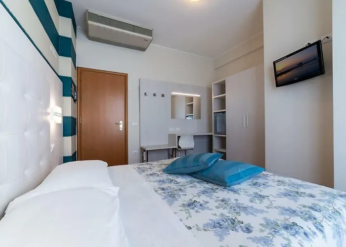 Rondinella E Viola 3* Rimini