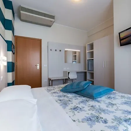 Rondinella E Viola 3* Rímini