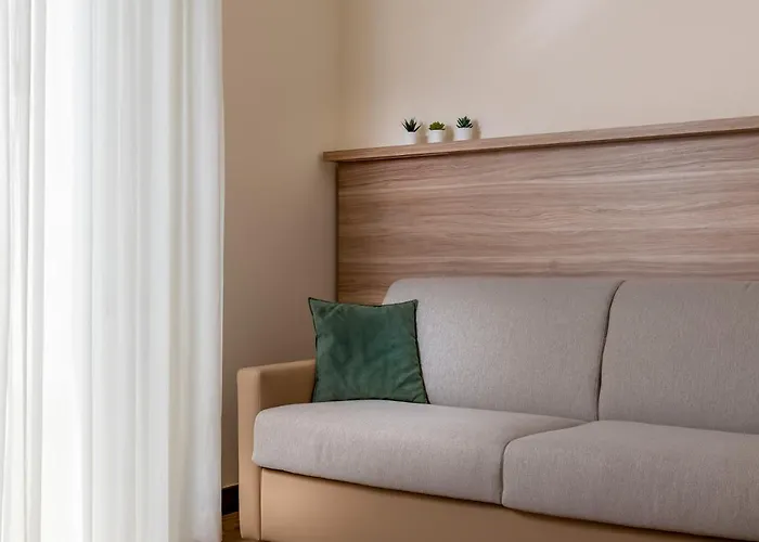 荣迪内拉维奥拉酒店 3* 里米尼