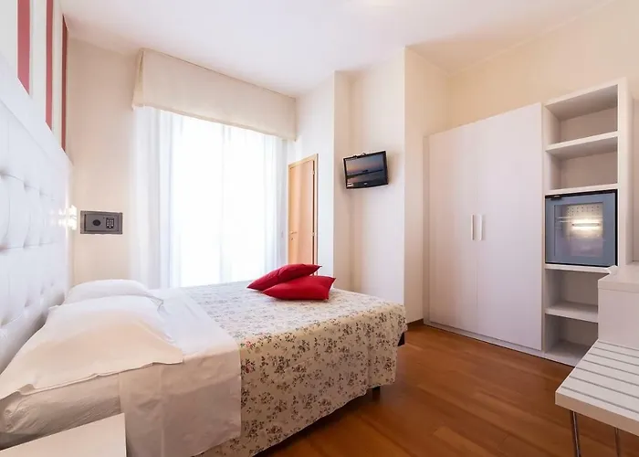 荣迪内拉维奥拉酒店 3*