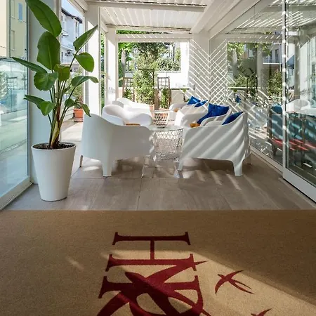 Otel Rondinella E Viola 3*