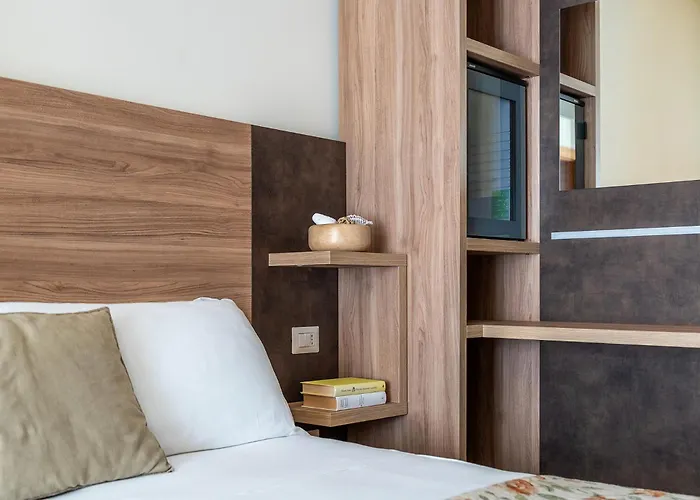 Отель Rondinella E Viola Римини